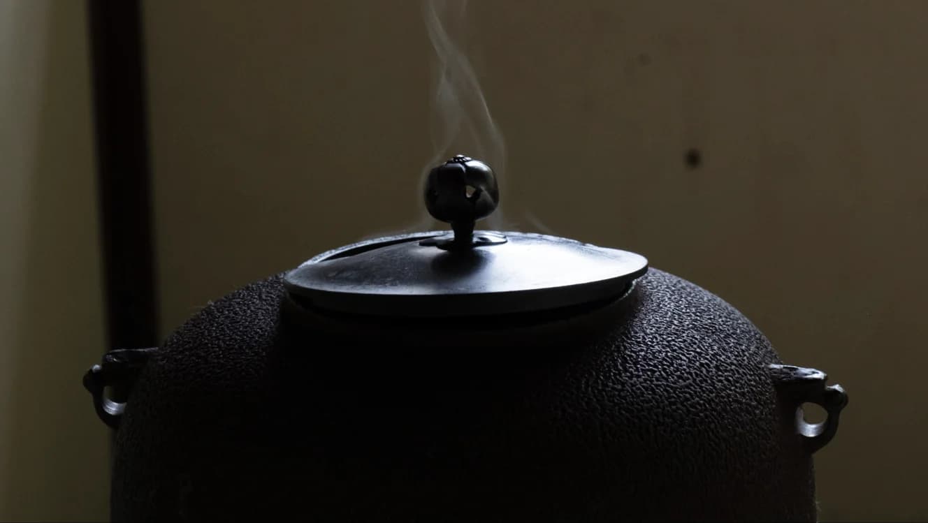 Hot water steaming through a pot lid